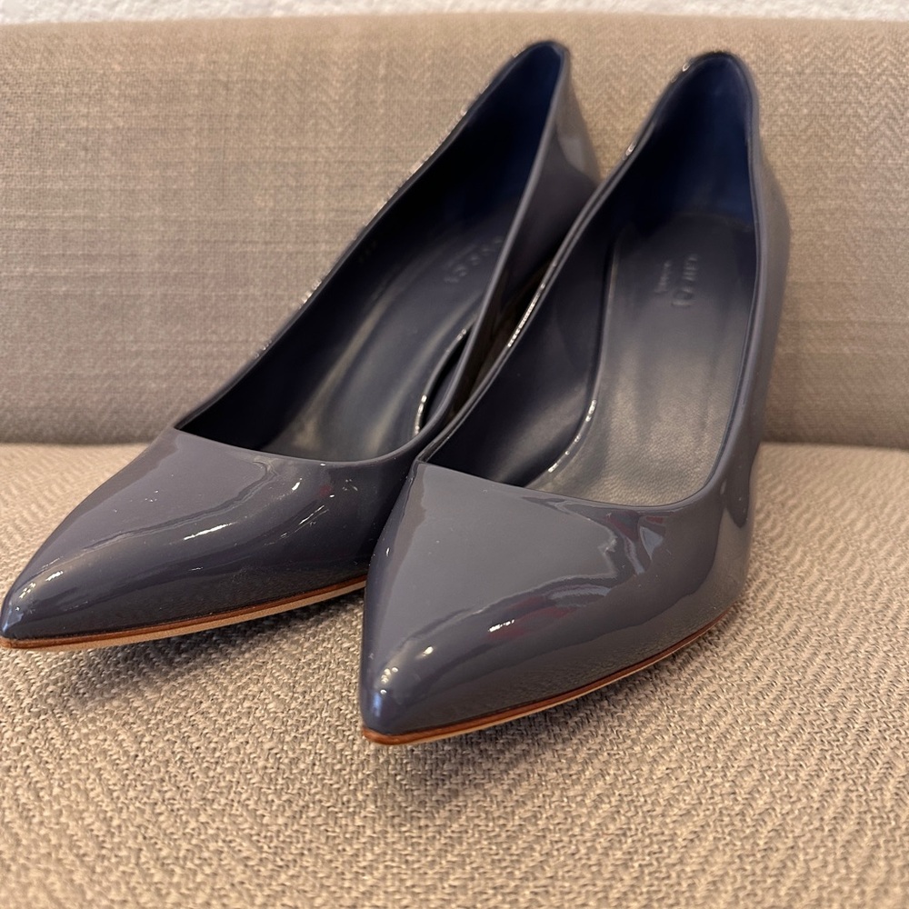 🎉🎉🎉SOLD🎉🎉🎉Gucci Elegant Gray Women's Pumps